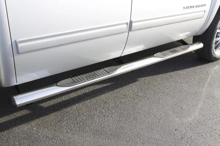 Lund 05-23 Nissan Frontier Crew Cab 4in. Oval Straight SS Nerf Bars – Polished