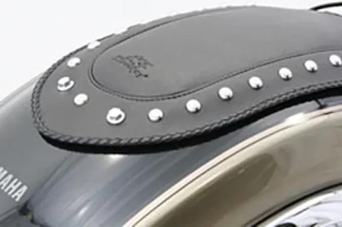 Mustang 06-10 and 12-15 Yamaha Roadliner, 06-15 Stratoliner Fender Bib w/Studs – Black