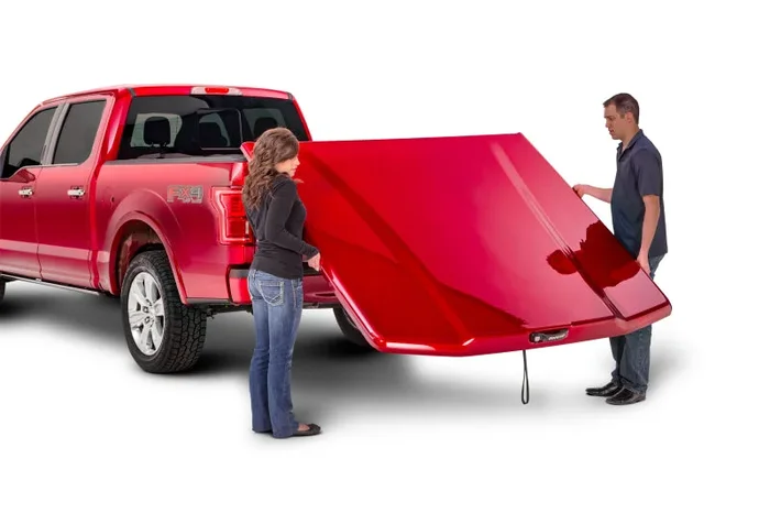 UnderCover 16-18 Chevy Silverado 1500 (19 Legacy) 5.8ft Elite LX Bed Cover – Pull Me Over Red