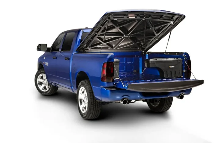 UnderCover 19-20 Chevy Silverado 1500 Passengers Side Swing Case – Black Smooth